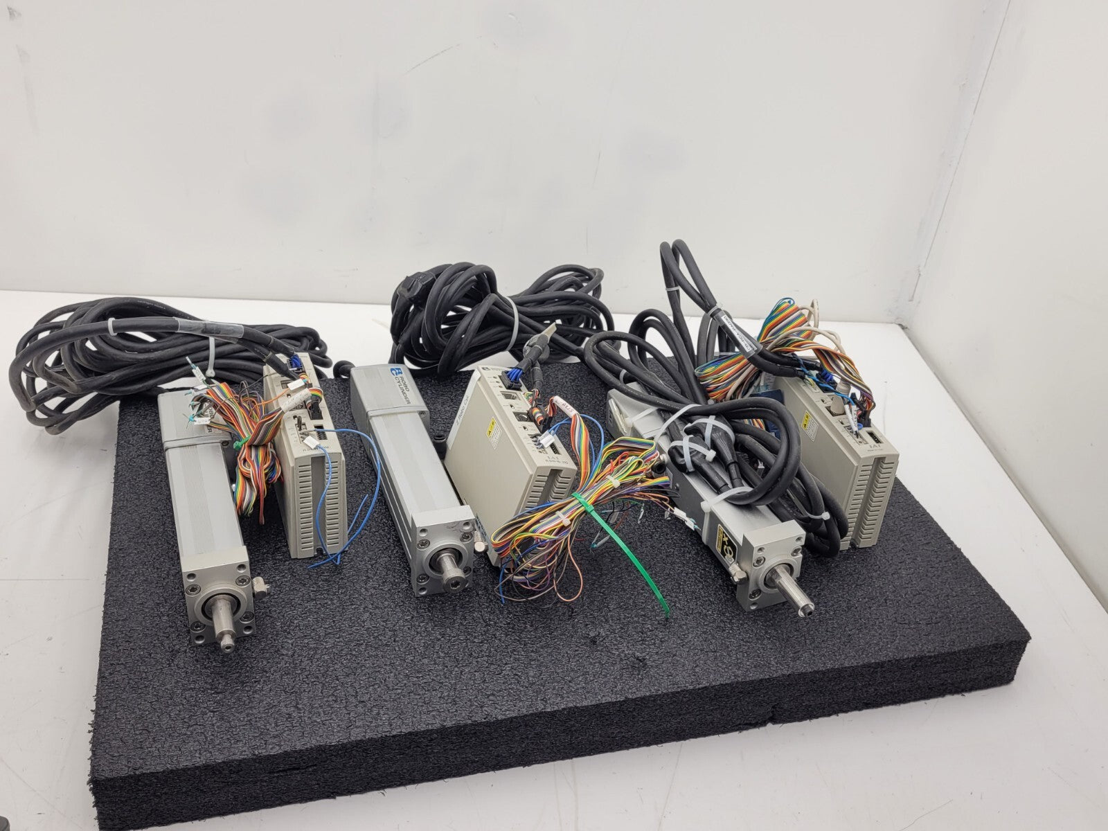 3x IAI ROBO CYLINDER Linear Actuator RC-RSW-H-100-S-SP w/ RCA-S-RSW Controllers