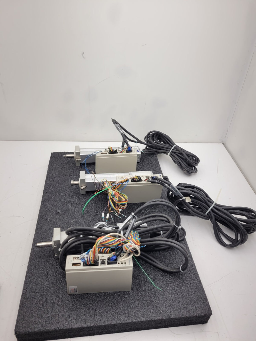 3x IAI ROBO CYLINDER Linear Actuator RC-RSW-H-100-S-SP w/ RCA-S-RSW Controllers