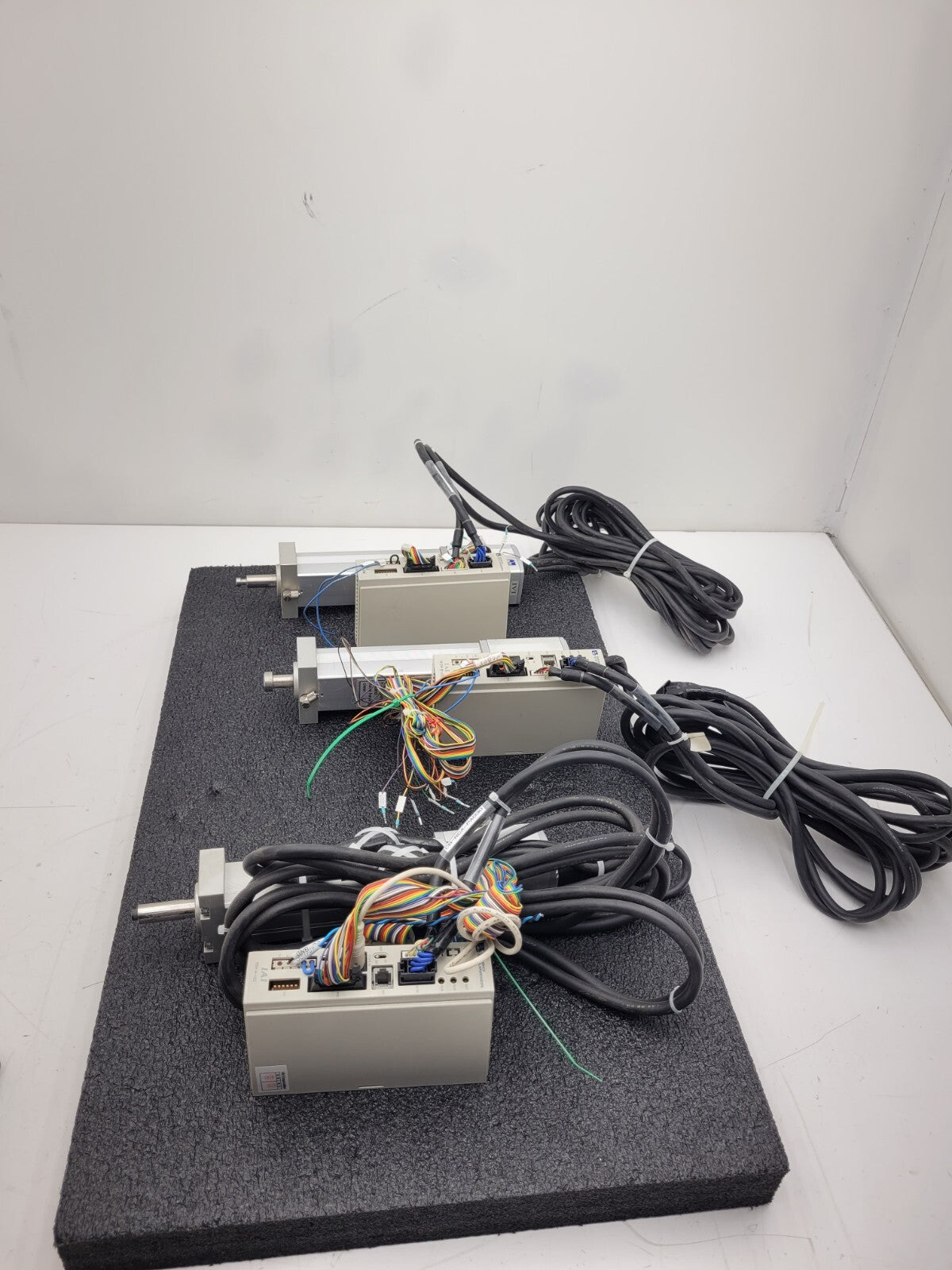 3x IAI ROBO CYLINDER Linear Actuator RC-RSW-H-100-S-SP w/ RCA-S-RSW Controllers