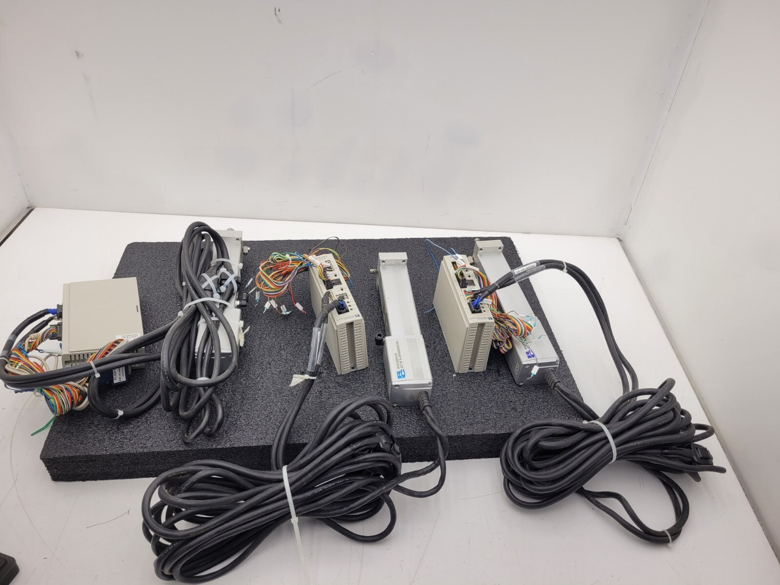 3x IAI ROBO CYLINDER Linear Actuator RC-RSW-H-100-S-SP w/ RCA-S-RSW Controllers