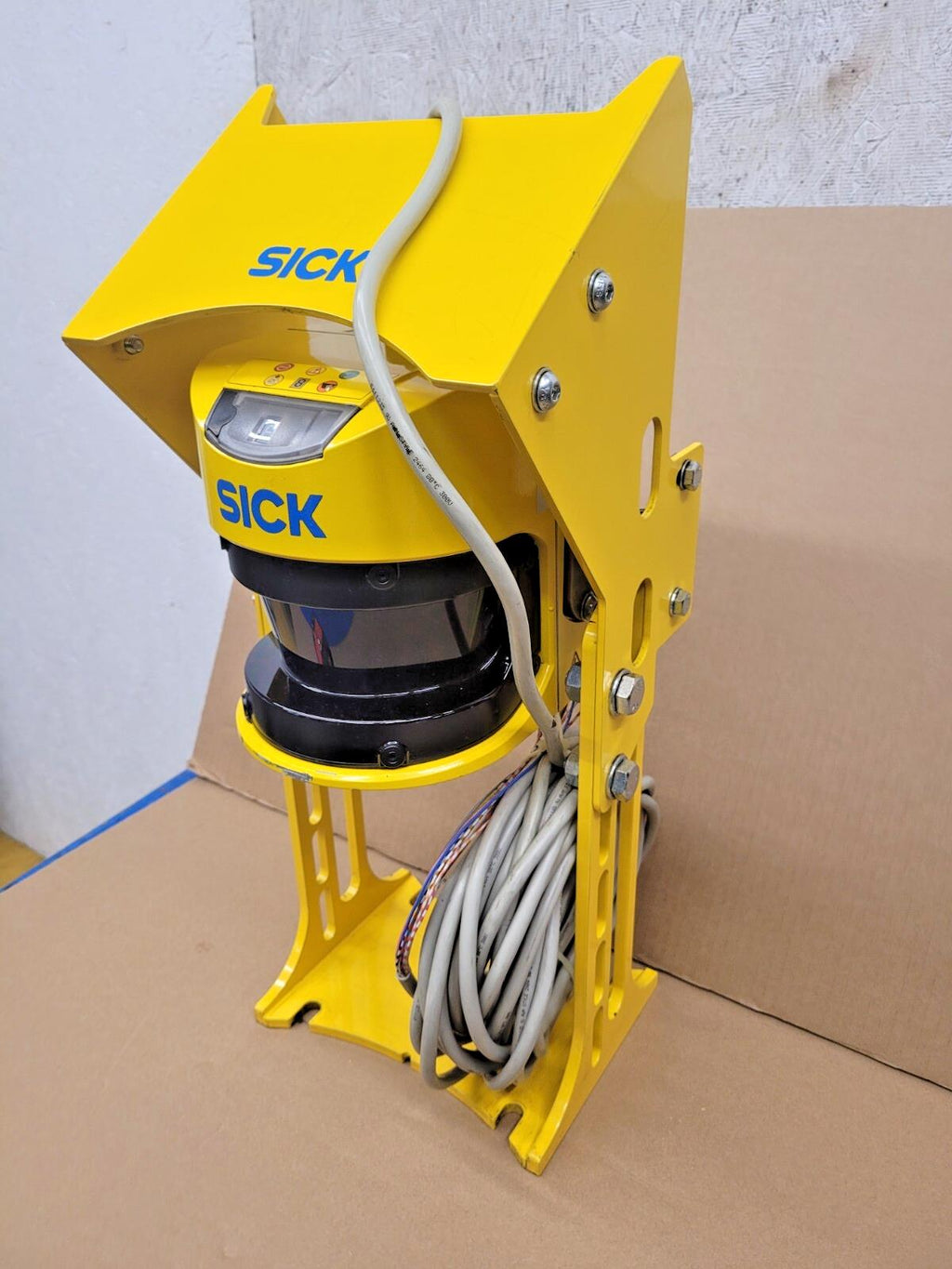 SICK S30A-7011CA Laser Scanner 1023891 w/ S3000 Heavy Duty Mounting Bracket