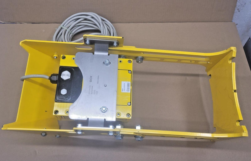 SICK S30A-7011CA Laser Scanner 1023891 w/ S3000 Heavy Duty Mounting Bracket