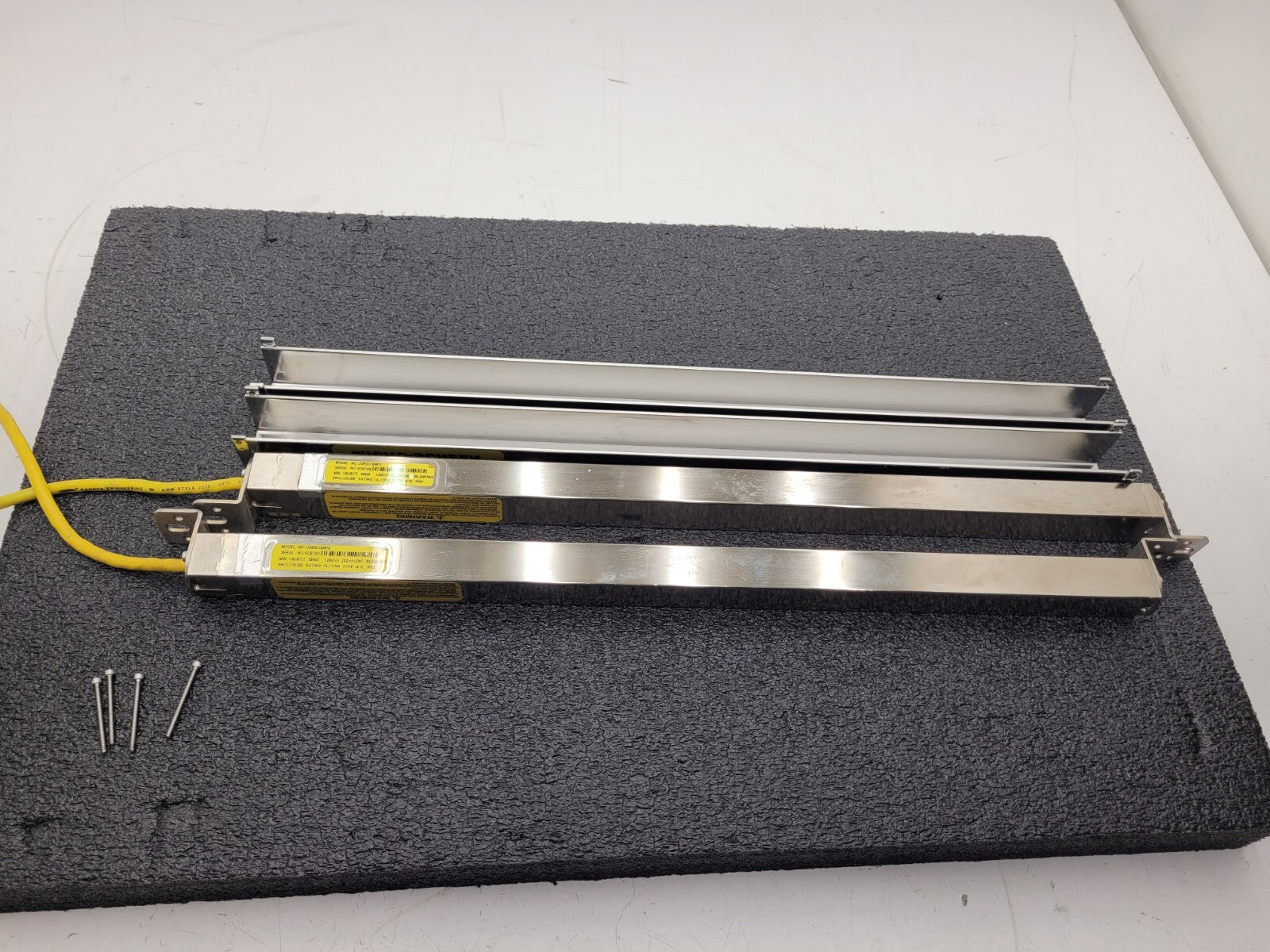 Banner USE2012NP2 & USR2012NP2 MICRO-SCREEN 20" Light Curtain Screen Tested "F"