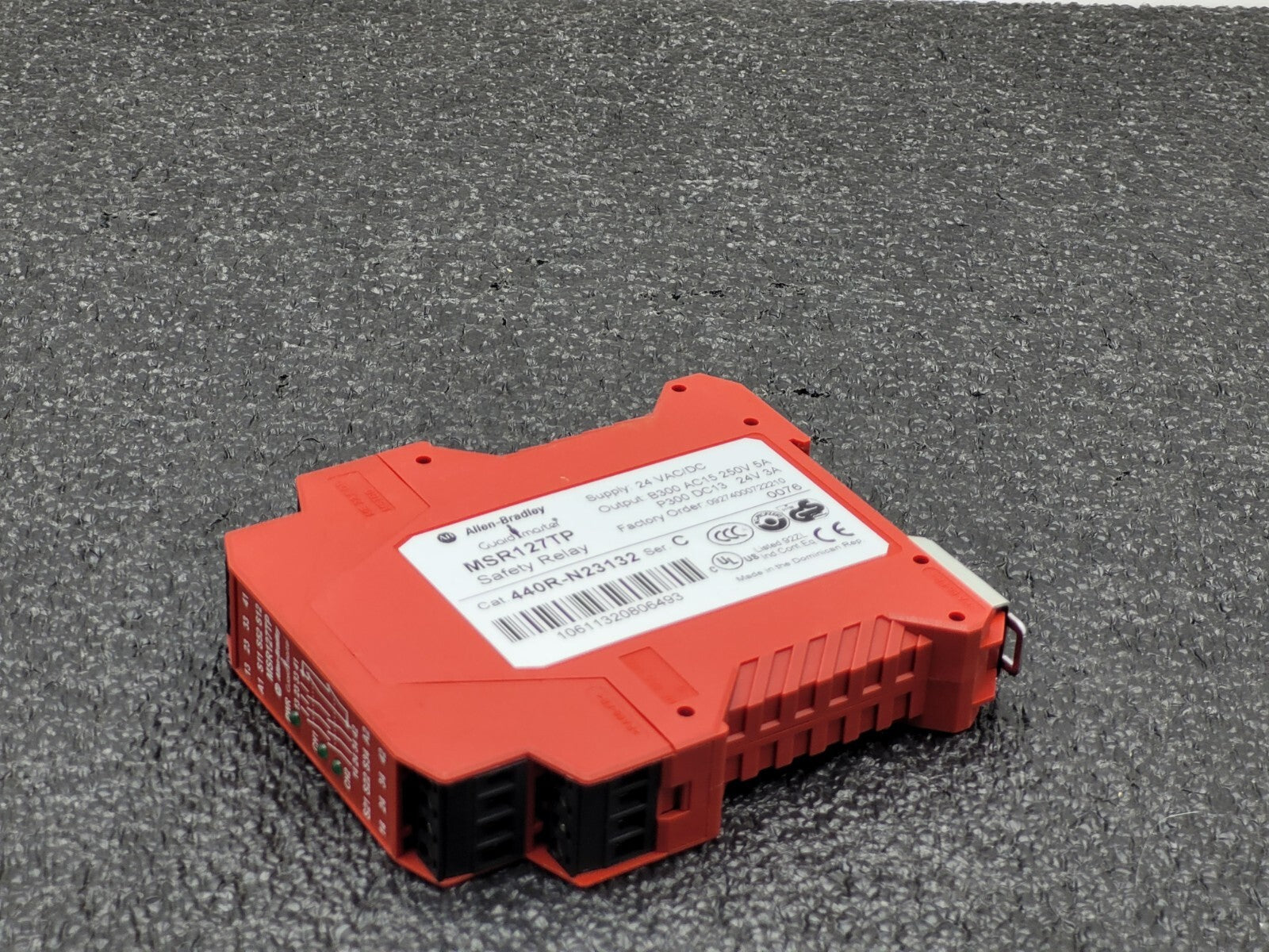 Allen Bradley 440R-N23132 Ser C GuardMaster Safety Relay MSR127TP 24V AC/DC