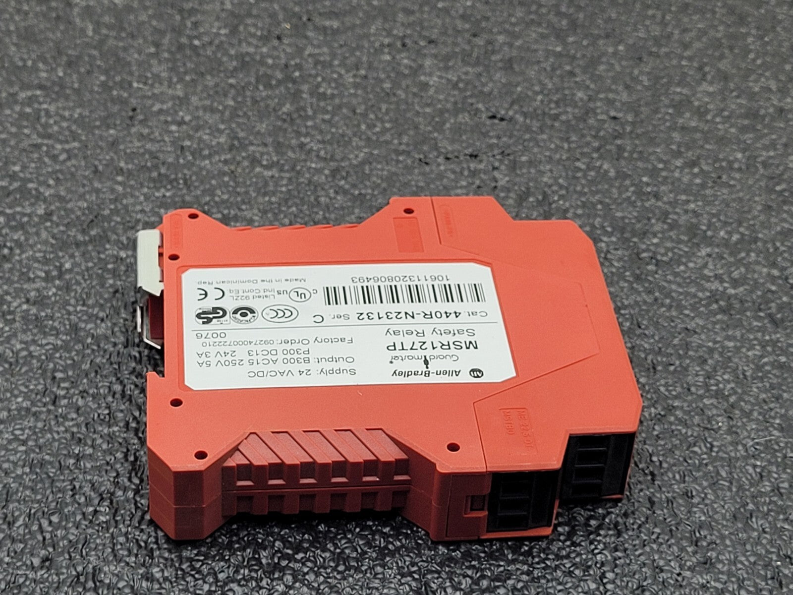 Allen Bradley 440R-N23132 Ser C GuardMaster Safety Relay MSR127TP 24V AC/DC