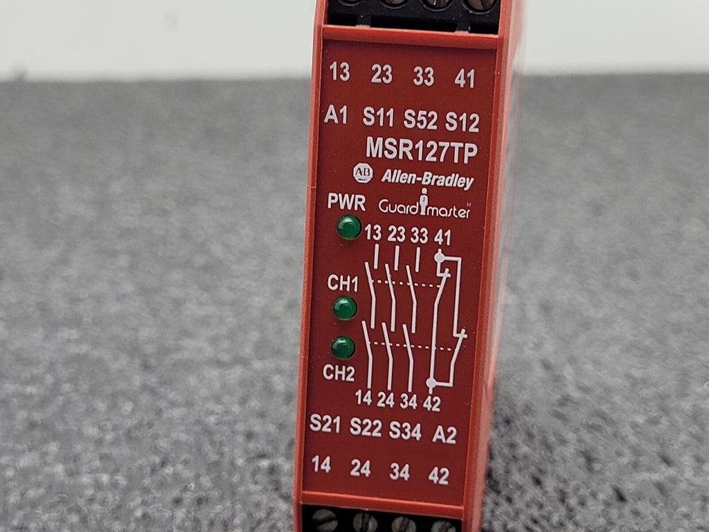 Allen Bradley 440R-N23132 Ser C GuardMaster Safety Relay MSR127TP 24V AC/DC