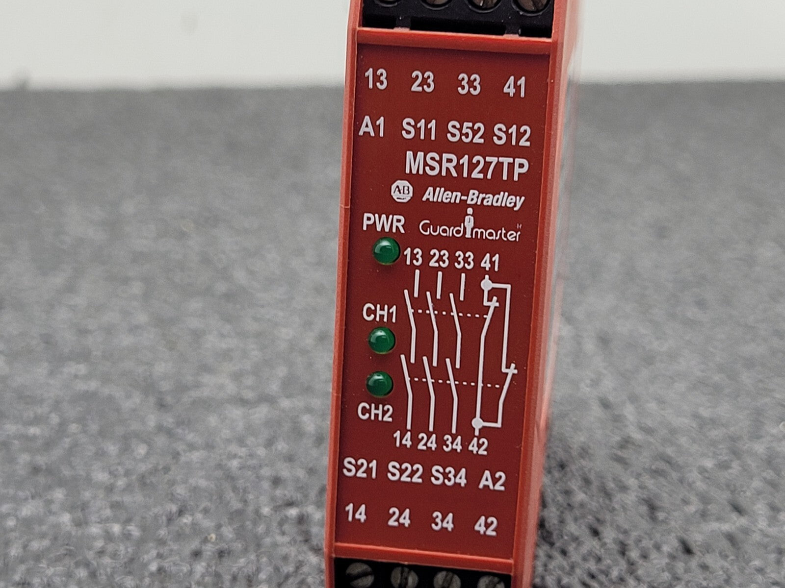 Allen Bradley 440R-N23132 Ser C GuardMaster Safety Relay MSR127TP 24V AC/DC