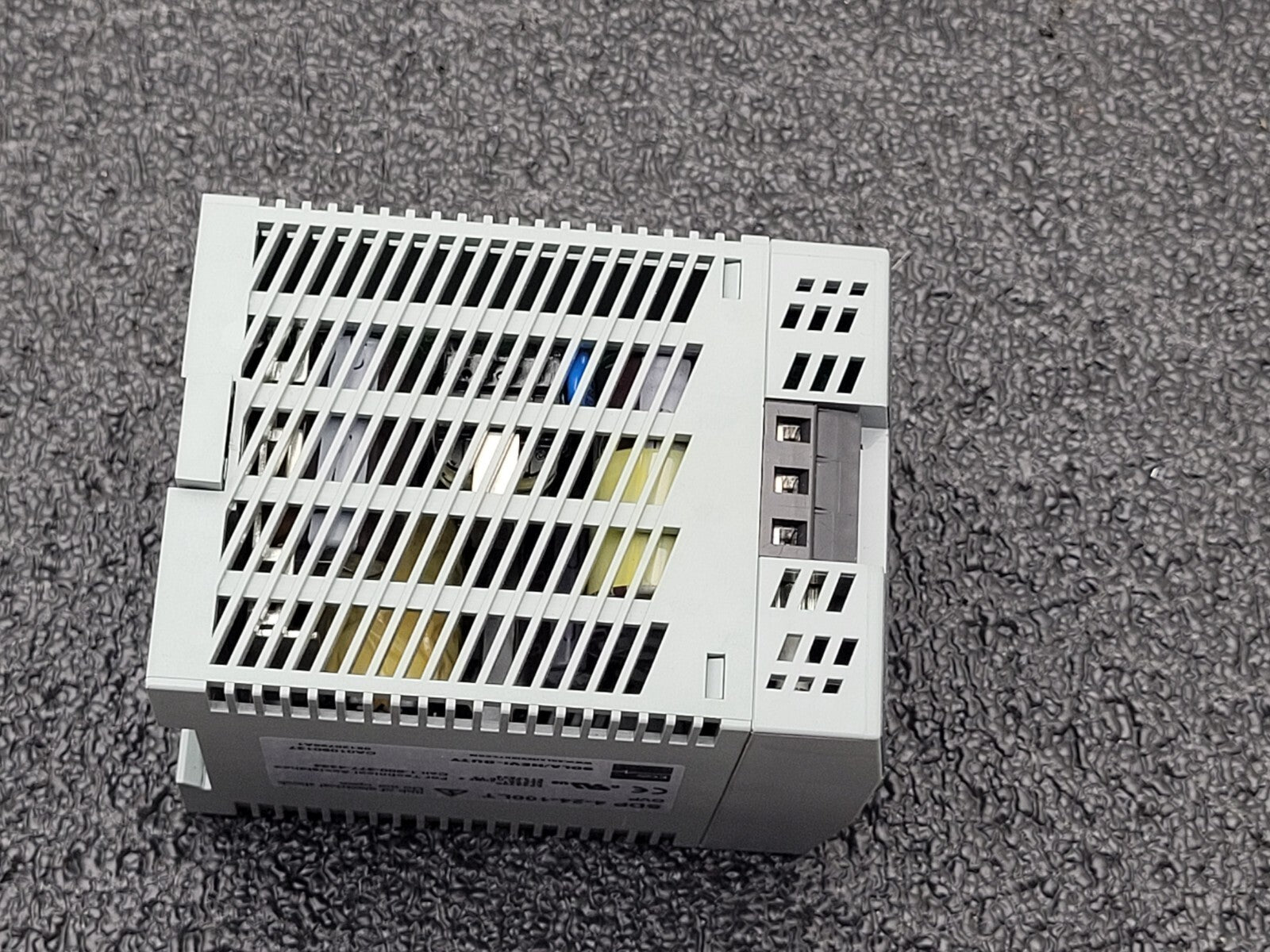 SOLA / Power Supply / SDP 4-24-100LT 115-230VAC Input 24VDC 3.8A Ouput Din Rail