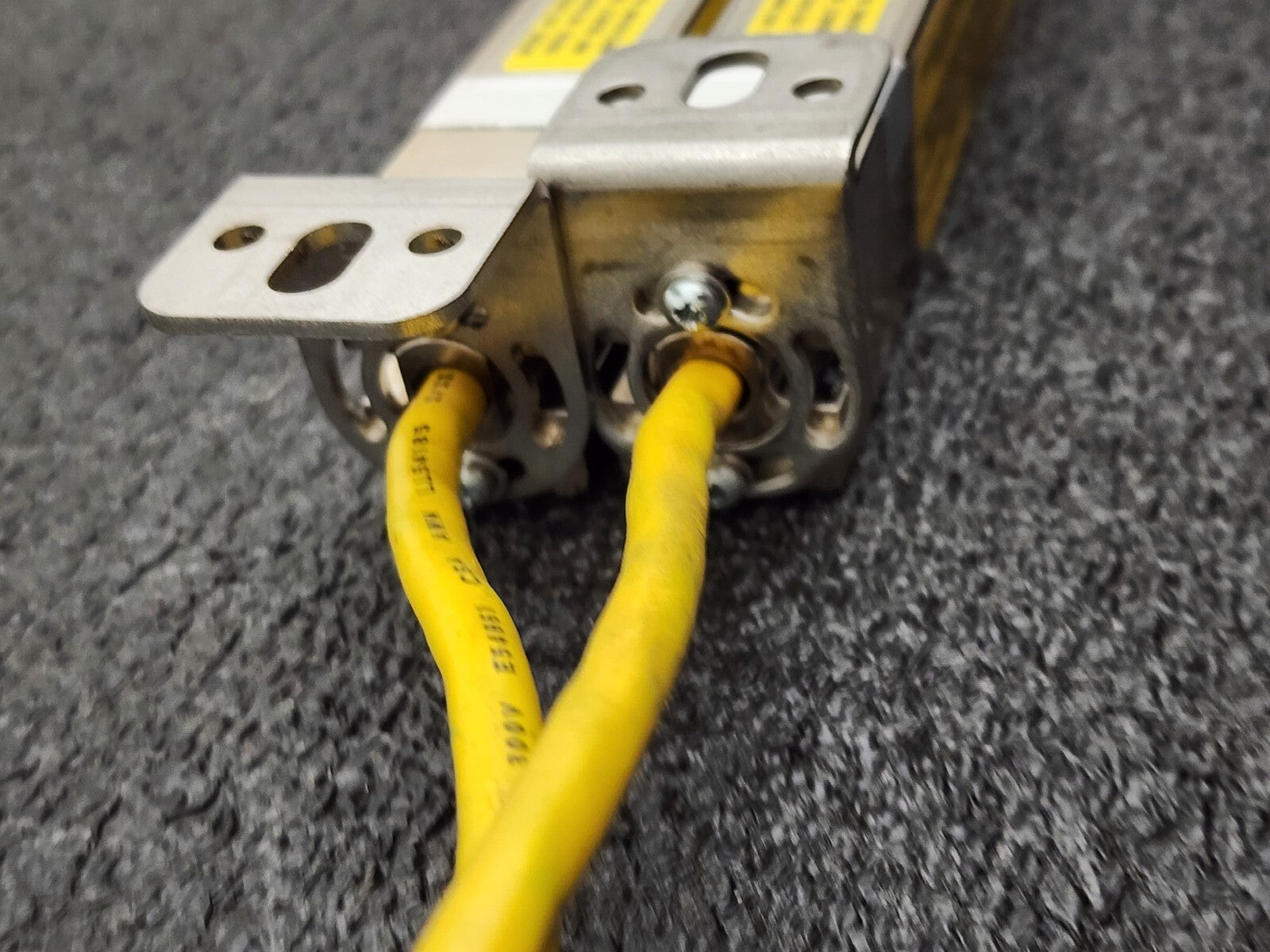 Banner USE2012NP2 & USR2012NP2 MICRO-SCREEN ESD  20" Light Curtain Screen "H"