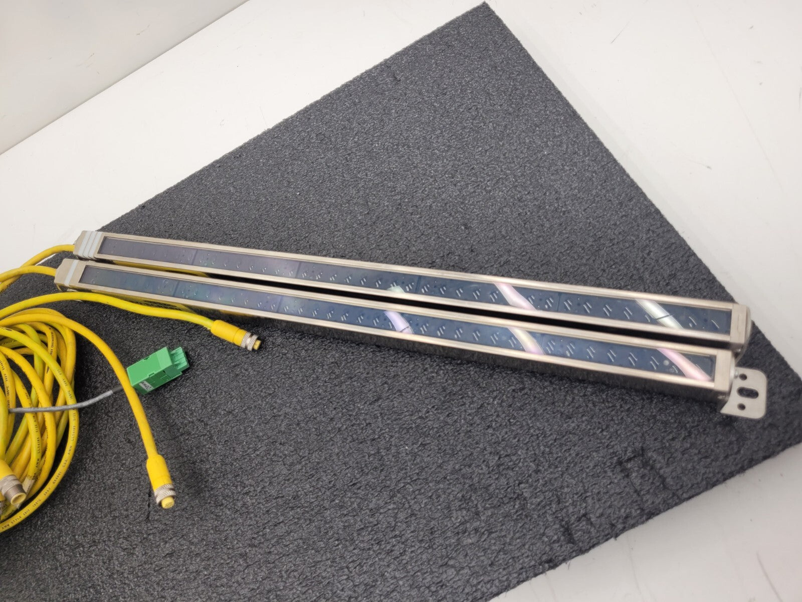 Banner USE2012NP2 & USR2012NP2 MICRO-SCREEN ESD  20" Light Curtain Screen "H"