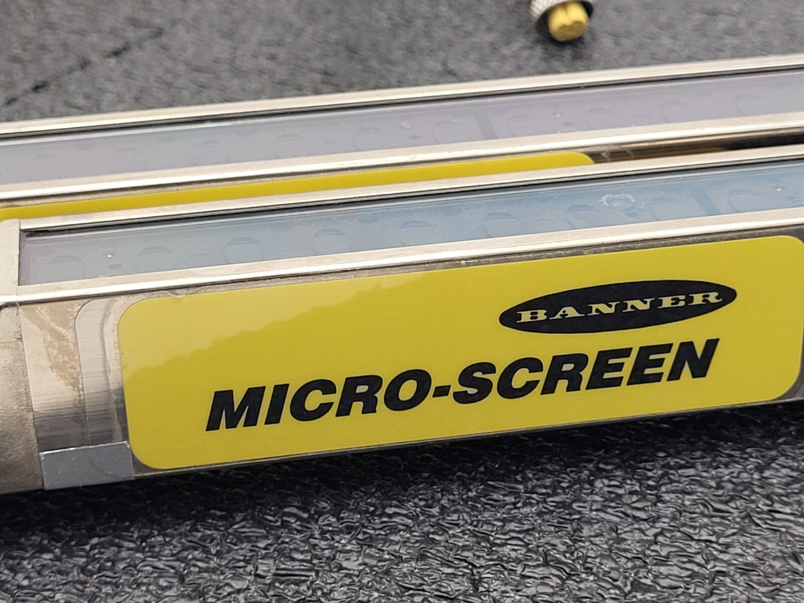 Banner USE2012NP2 & USR2012NP2 MICRO-SCREEN ESD  20" Light Curtain Screen "H"