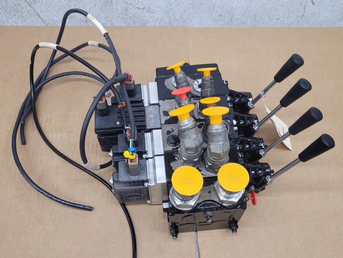 Danfoss PVG32 4x Proportional Hydraulic Servo + Manual Valve PVE2SV  [E]