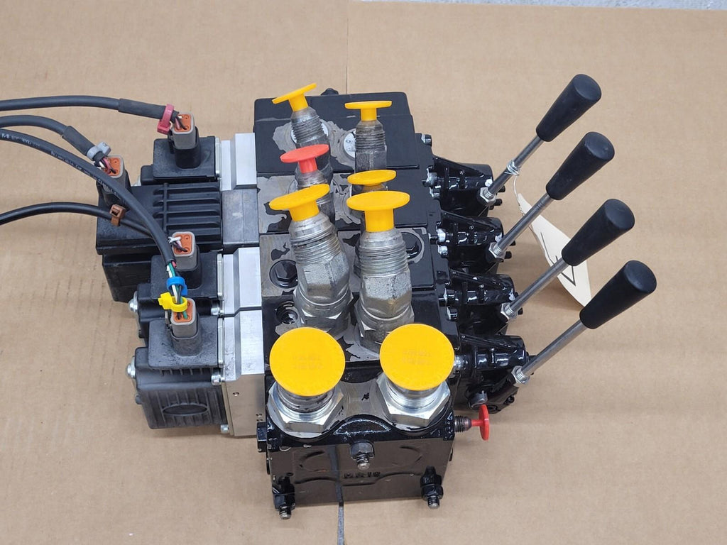 Danfoss PVG32 4x Proportional Hydraulic Servo + Manual Valve PVE2SV  [E]