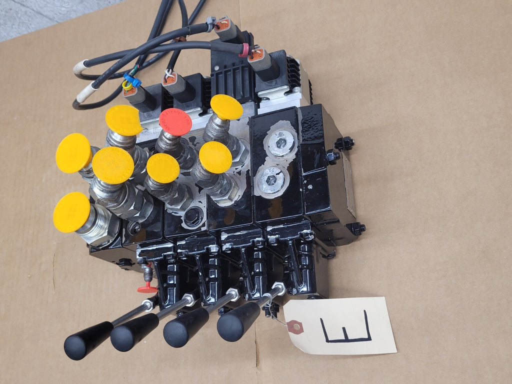 Danfoss PVG32 4x Proportional Hydraulic Servo + Manual Valve PVE2SV  [E]