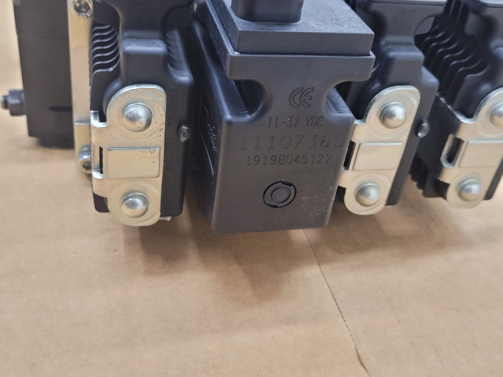 Danfoss PVG32 4x Proportional Hydraulic Servo + Manual Valve PVE2SV  [E]