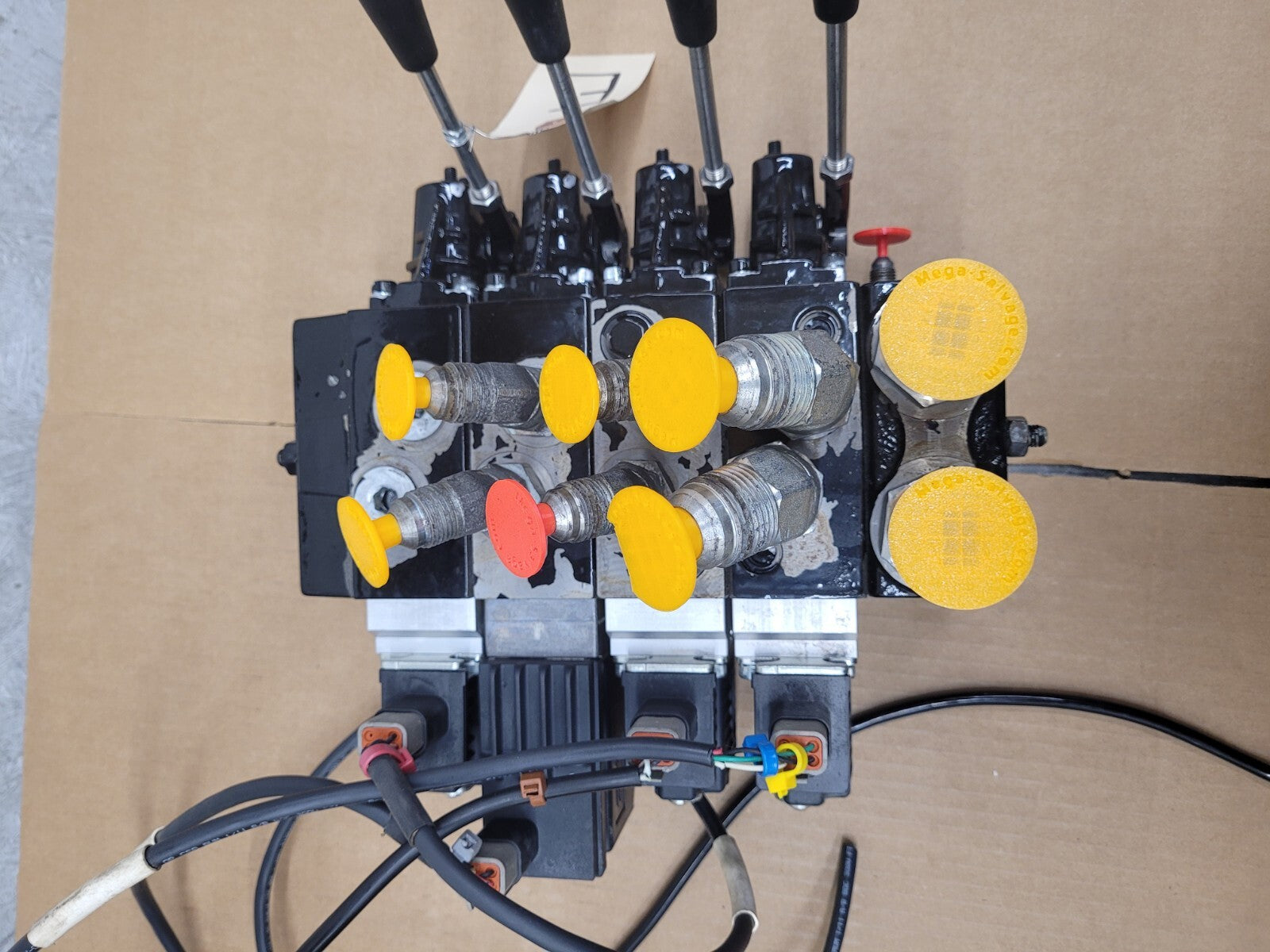 Danfoss PVG32 4x Proportional Hydraulic Servo + Manual Valve PVE2SV  [E]