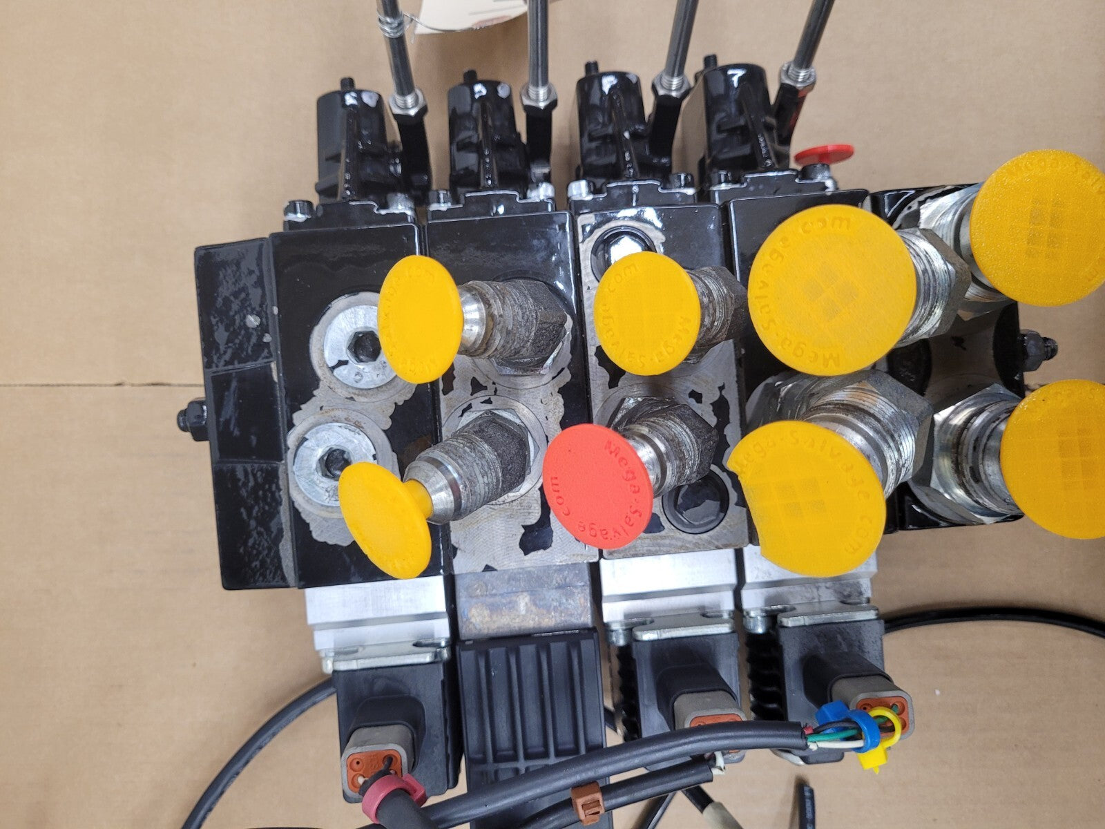 Danfoss PVG32 4x Proportional Hydraulic Servo + Manual Valve PVE2SV  [E]