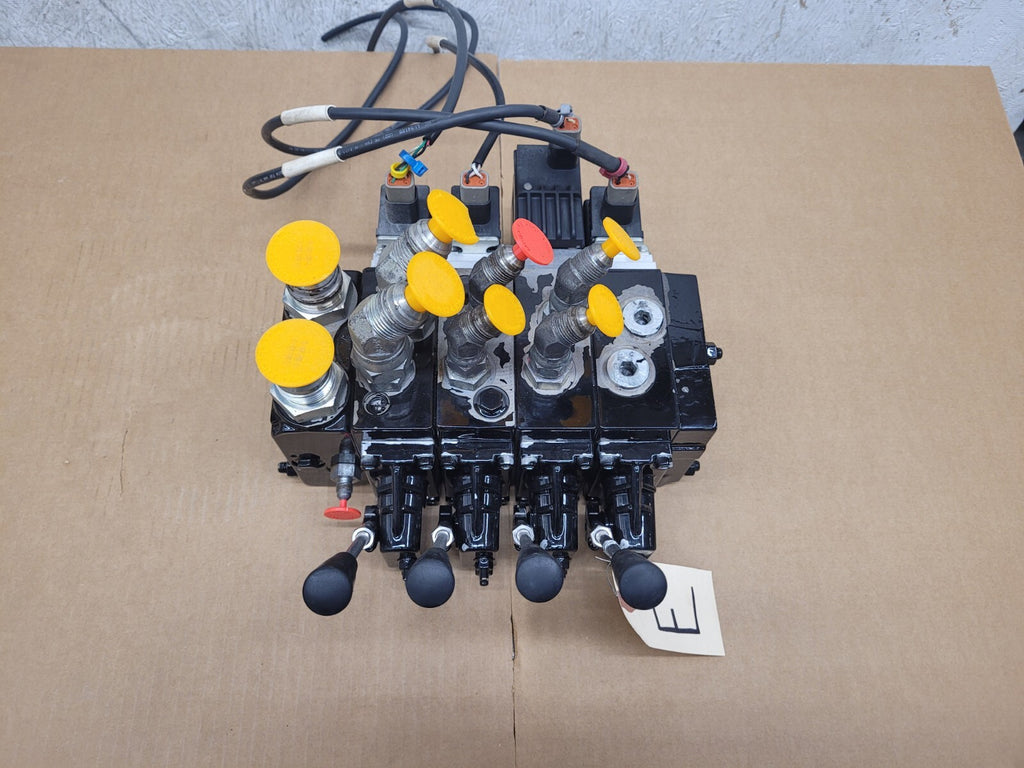 Danfoss PVG32 4x Proportional Hydraulic Servo + Manual Valve PVE2SV  [E]