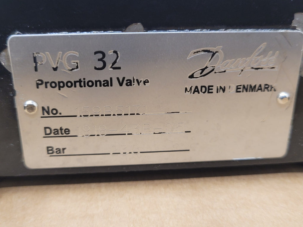 Danfoss PVG32 4x Proportional Hydraulic Servo + Manual Valve PVE2SV  [E]