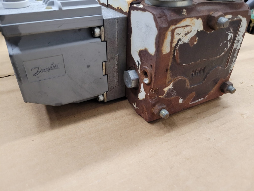 Danfoss PVG 32 5x Proportional Hydraulic Servo + Manual Valve 159S8891 [F]