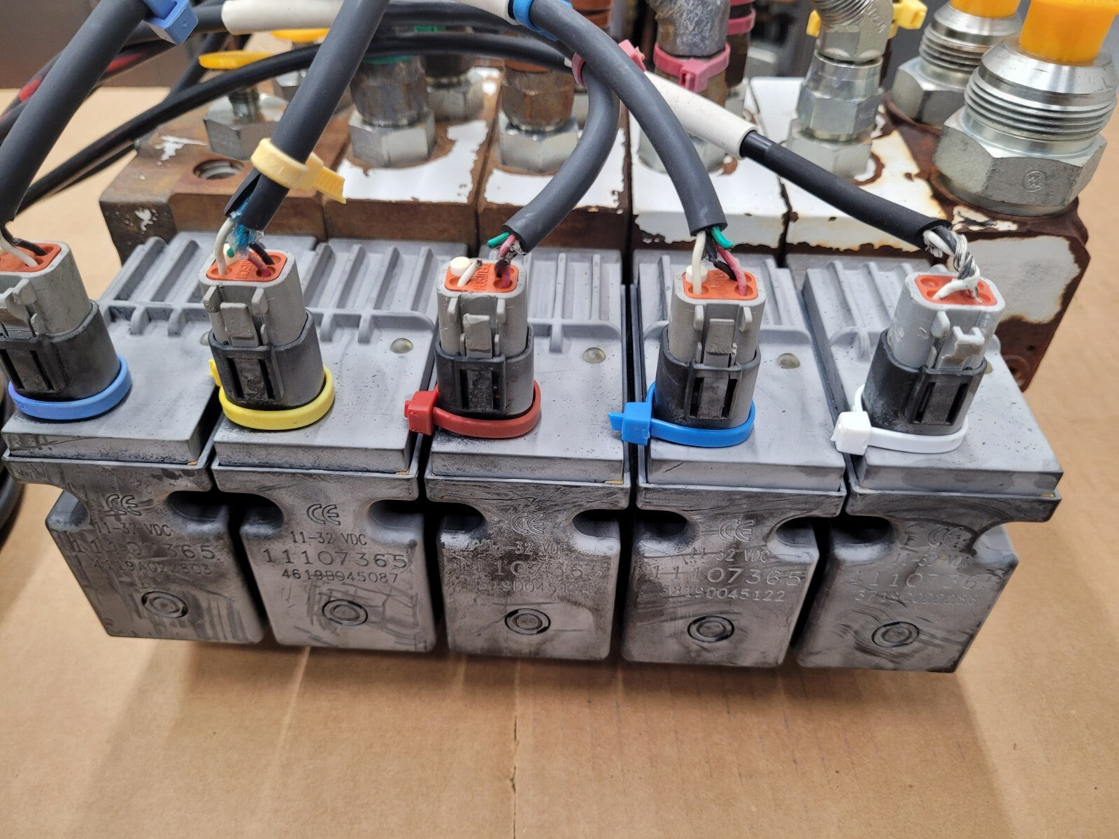 Danfoss PVG 32 5x Proportional Hydraulic Servo + Manual Valve 159S8891 [F]