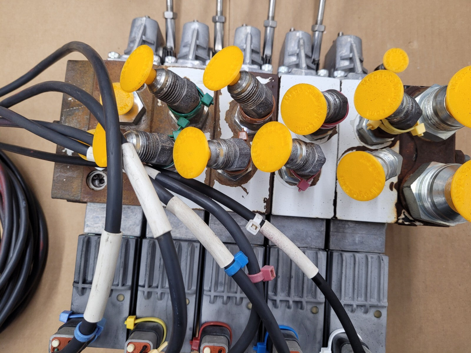 Danfoss PVG 32 5x Proportional Hydraulic Servo + Manual Valve 159S8891 [F]