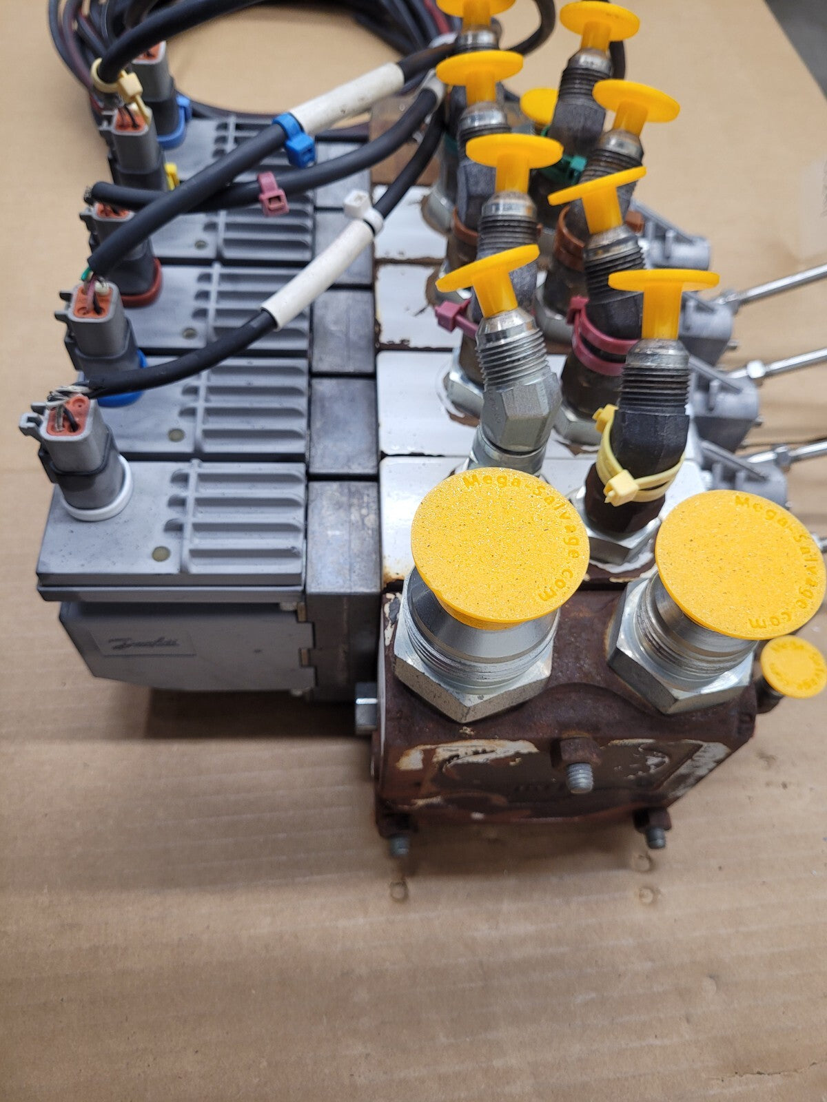 Danfoss PVG 32 5x Proportional Hydraulic Servo + Manual Valve 159S8891 [F]