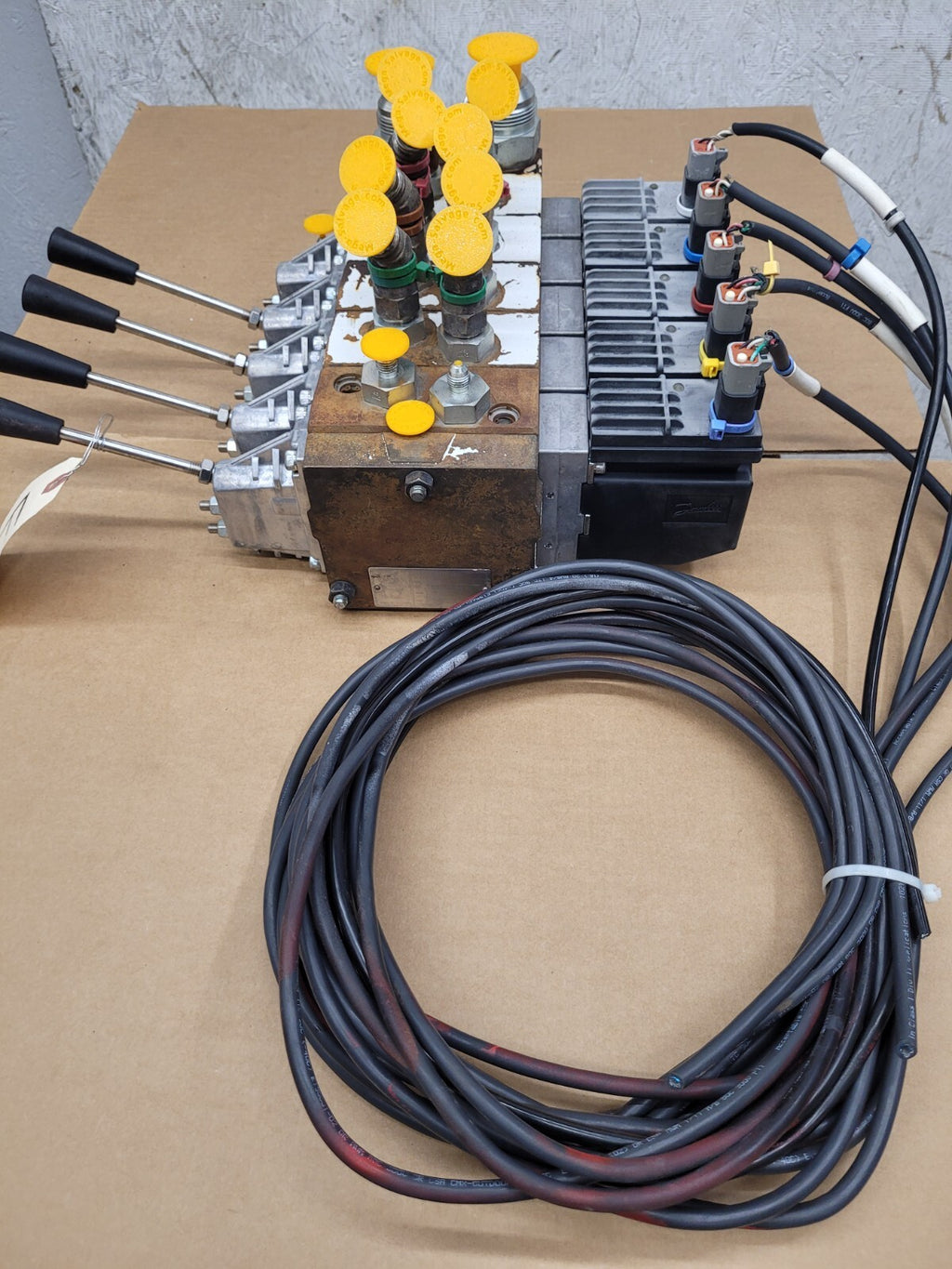 Danfoss PVG 32 5x Proportional Hydraulic Servo + Manual Valve 159S8891 [F]