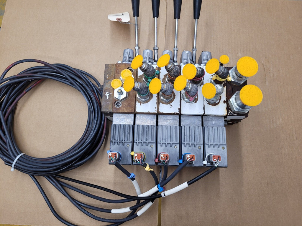 Danfoss PVG 32 5x Proportional Hydraulic Servo + Manual Valve 159S8891 [F]