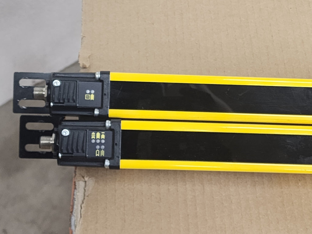 Allen Bradley GuardShield Light Curtain Pair R4K1120YD AB T4K1120YD AA 1120mm