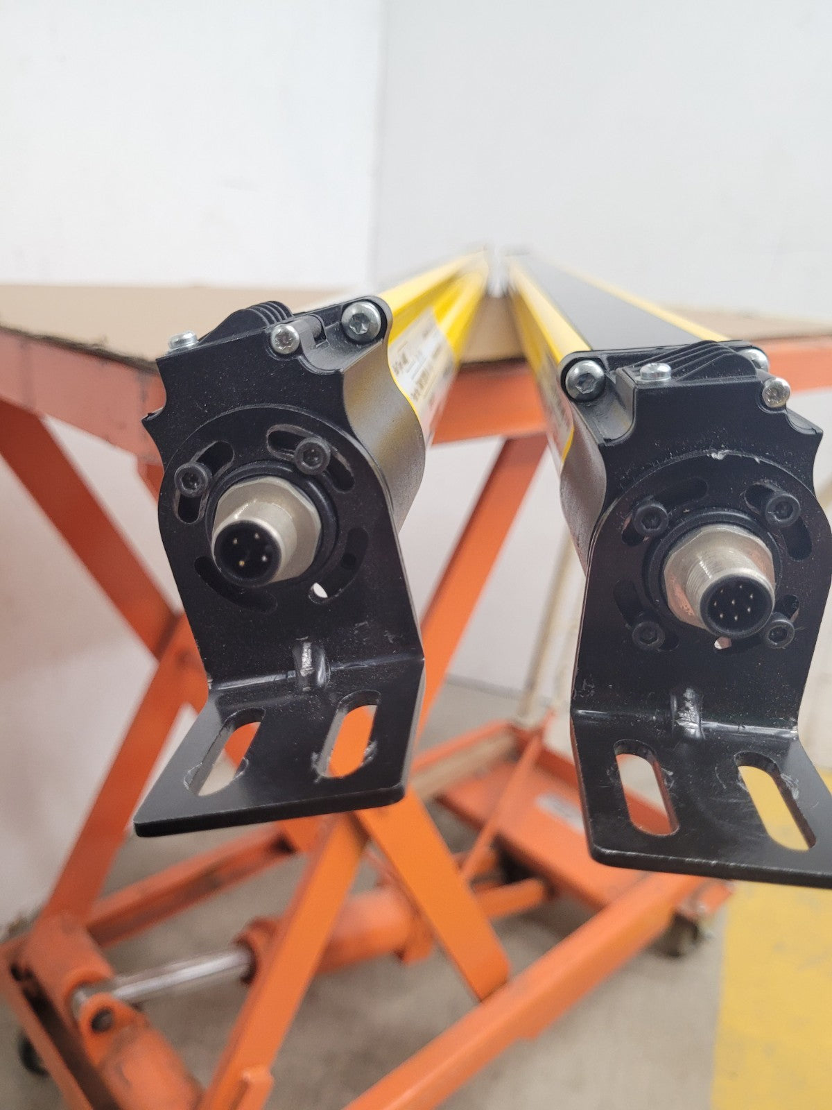 Allen Bradley GuardShield Light Curtain Pair R4K1120YD AB T4K1120YD AA 1120mm