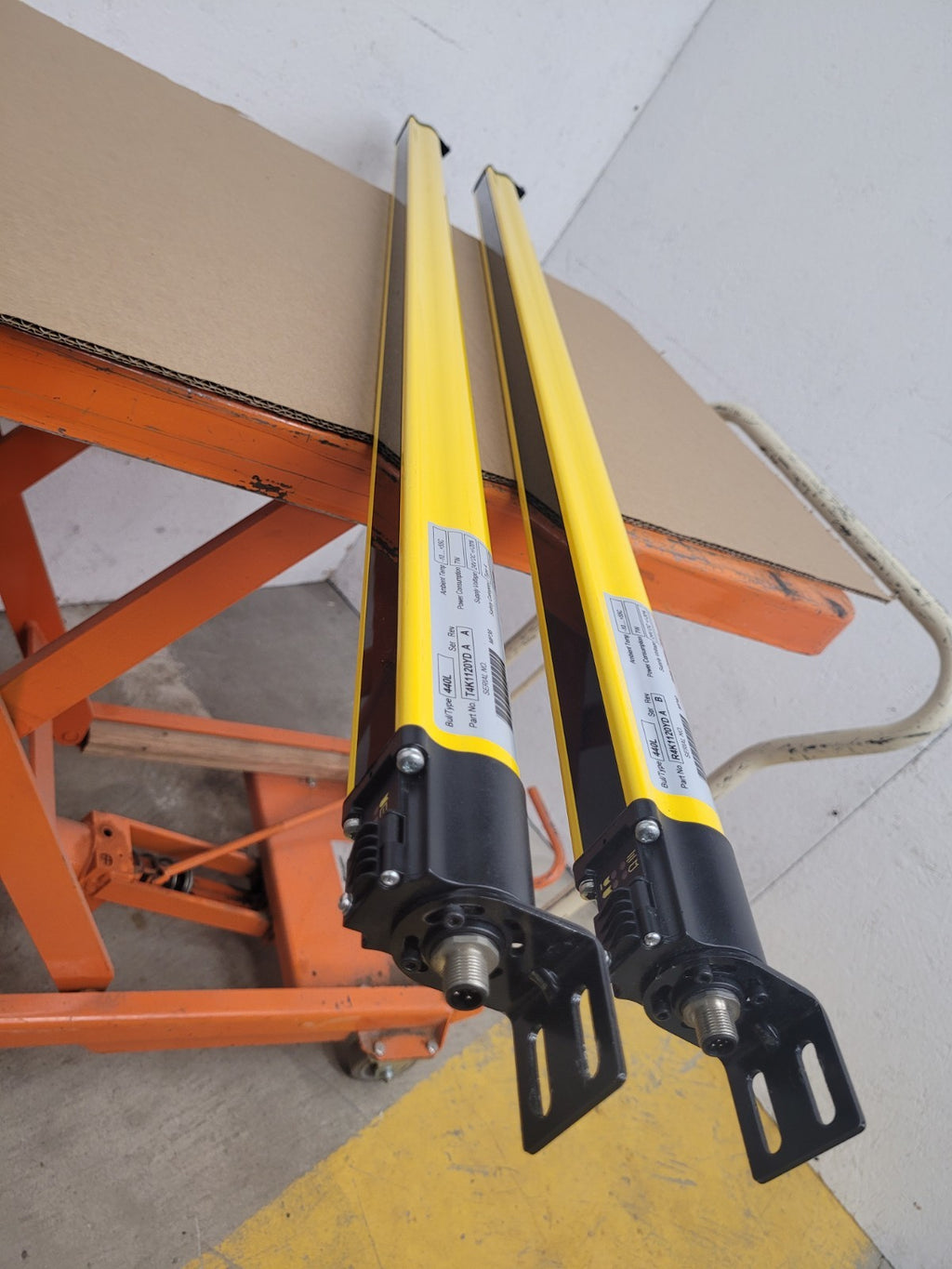 Allen Bradley GuardShield Light Curtain Pair R4K1120YD AB T4K1120YD AA 1120mm