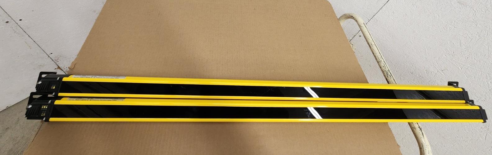 Allen Bradley GuardShield Light Curtain Pair R4K1120YD AB T4K1120YD AA 1120mm