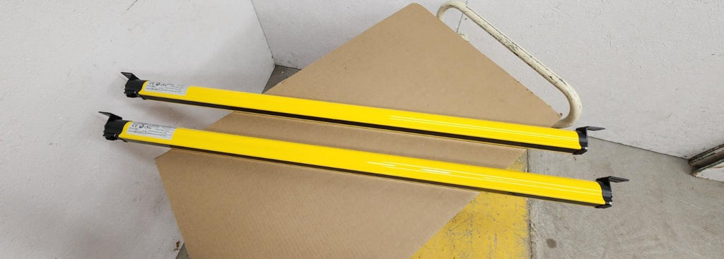 Allen Bradley GuardShield Light Curtain Pair R4K1120YD AB T4K1120YD AA 1120mm