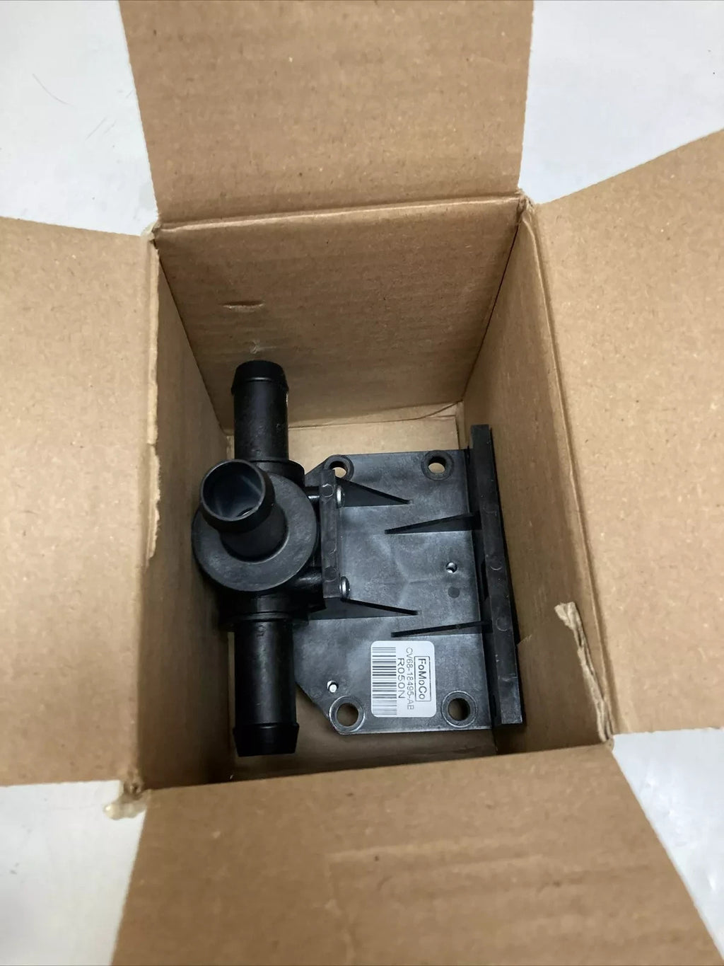 NEW FORD Focus-Water Valve CV6Z-18495-B YG-436 USA SELLER