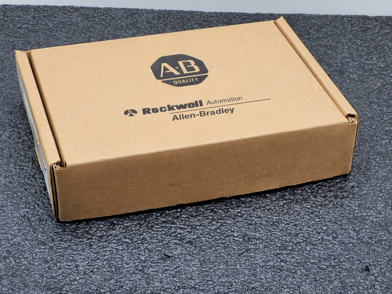 Factory Sealed 1746-IB16 Input Module Ser C PLC Module SLC500 Allen-Bradley