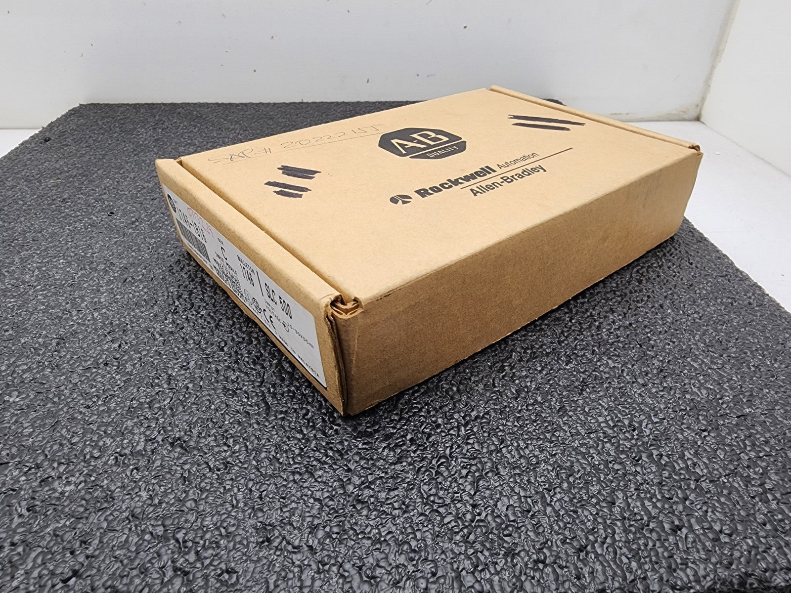 New Open Box 1746-IB16 Input Module Ser C PLC Module SLC500 Allen-Bradley