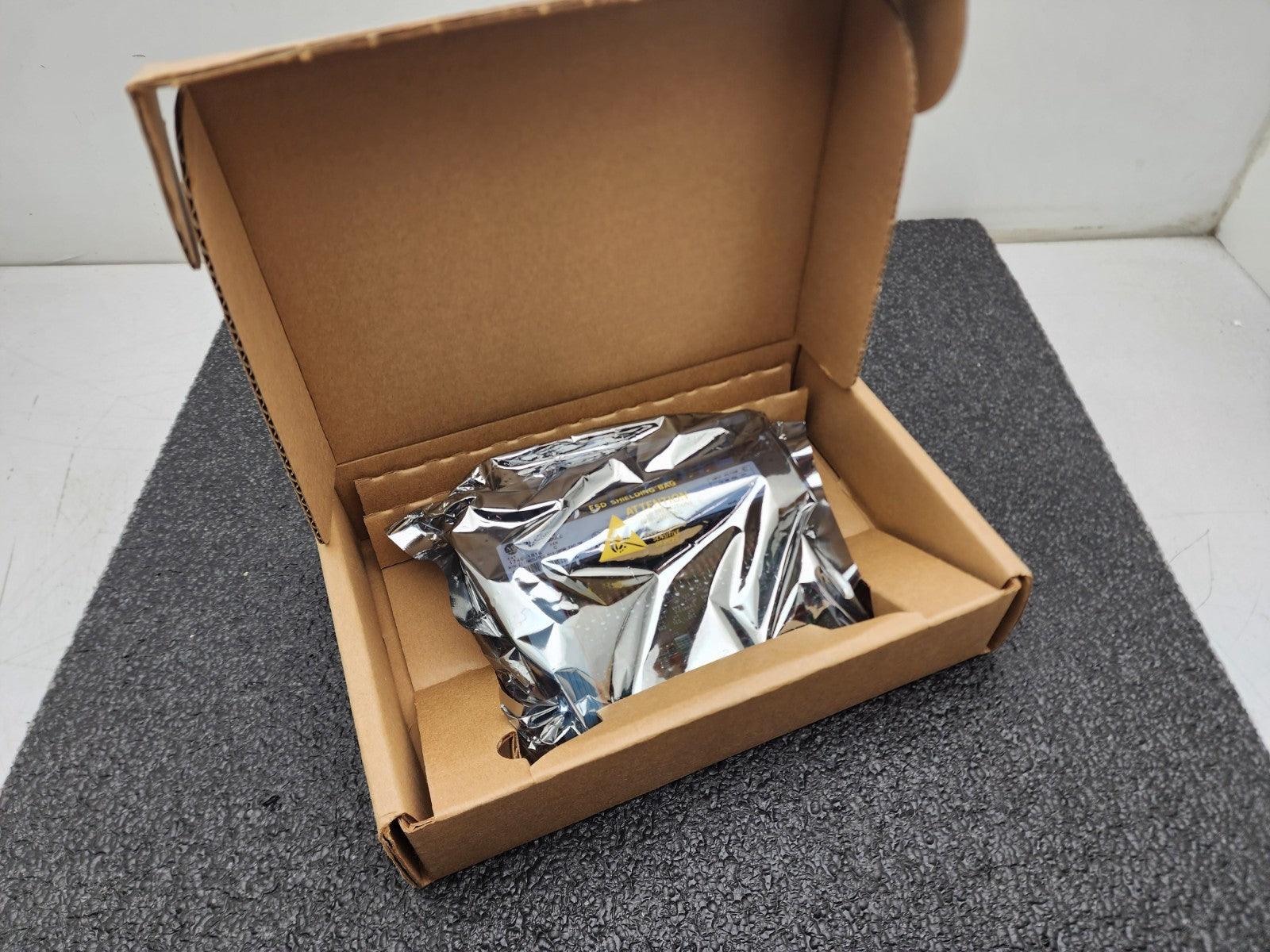 New Open Box 1746-IB16 Input Module Ser C PLC Module SLC500 Allen-Bradley