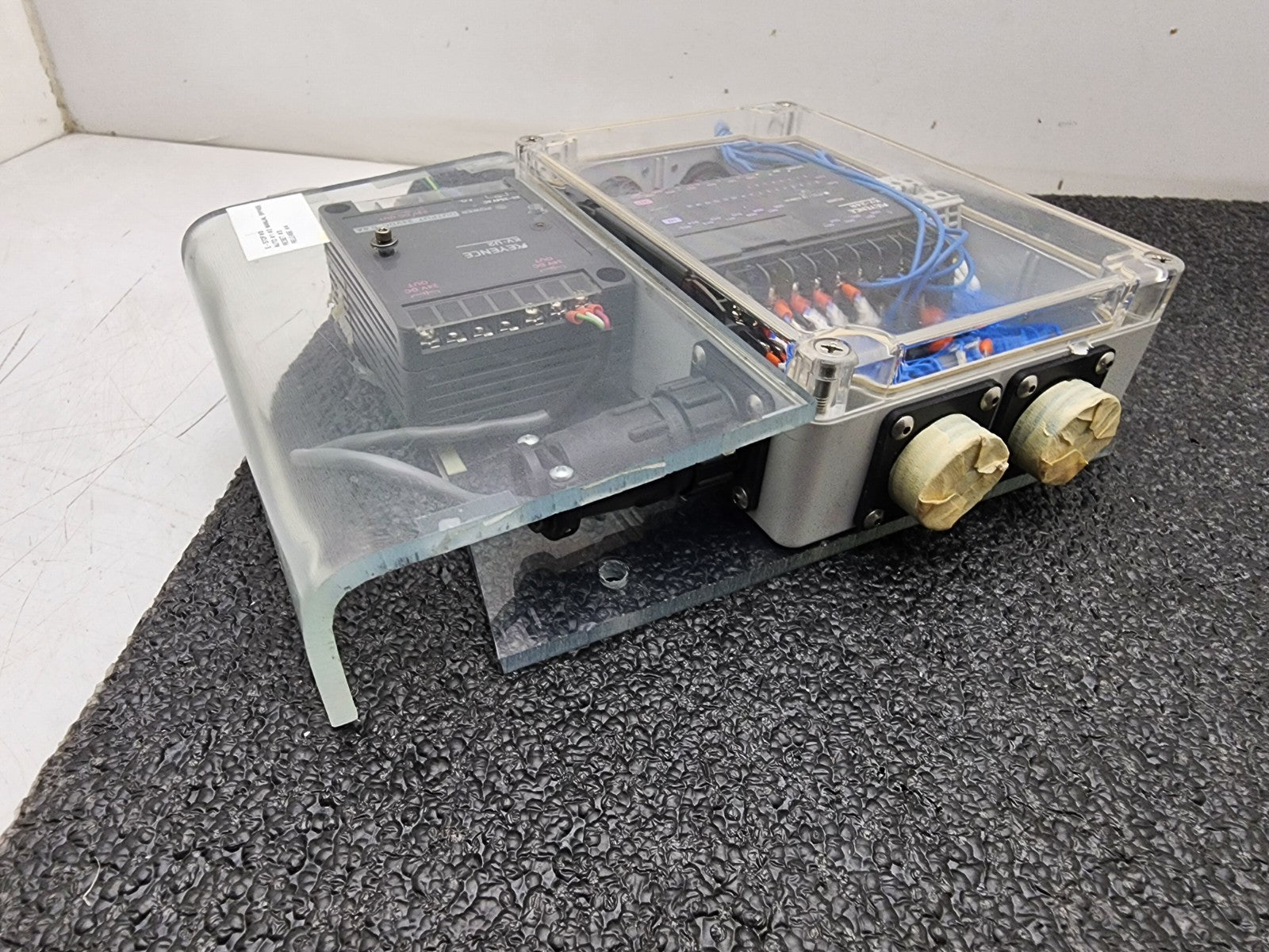 Keyence KV-24R PLC + KV-U2 24VDC 0.8A In Enclosure With Breakouts