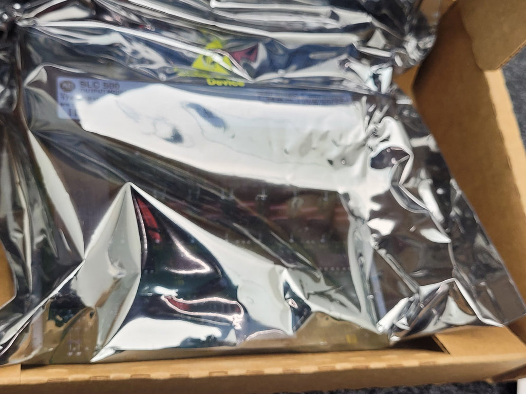 1746-OB16 SER D CAT /D SLC 500 PLC Output Module Allen-Bradley New Open Box