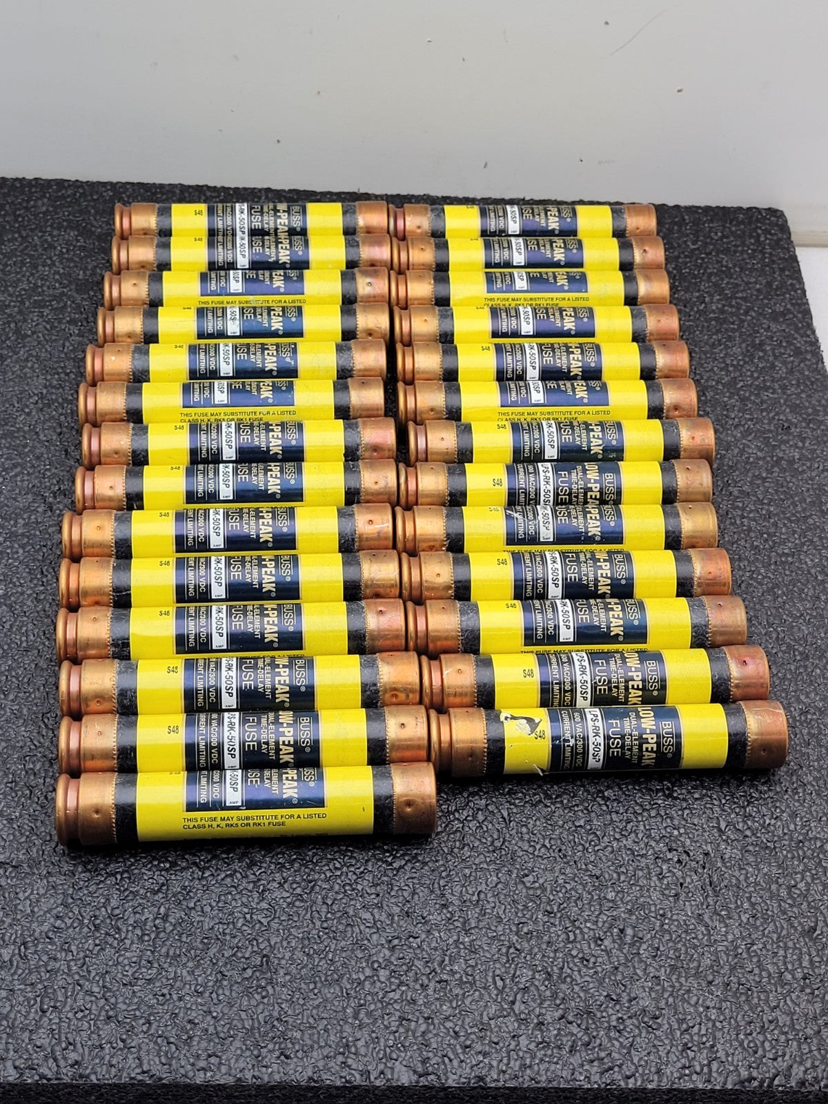 Lot of 27x Bussmann LPS-RK-50SP Low-Peak Dual Element Time Delay Fuse 600VAC 50A