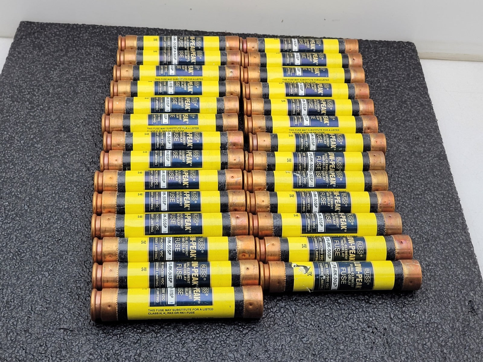 Lot of 27x Bussmann LPS-RK-50SP Low-Peak Dual Element Time Delay Fuse 600VAC 50A