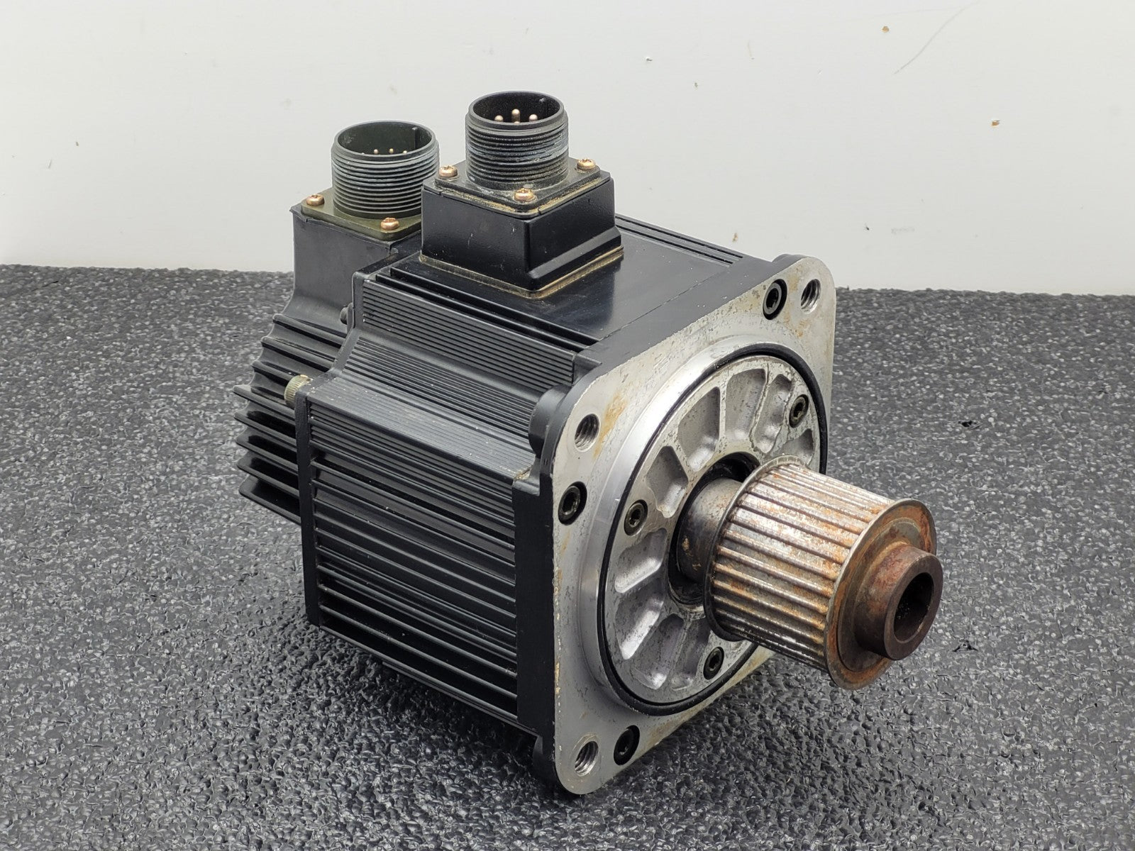 YASKAWA AC SERVO MOTOR SGMG-05V2AB 450W 1500RPM