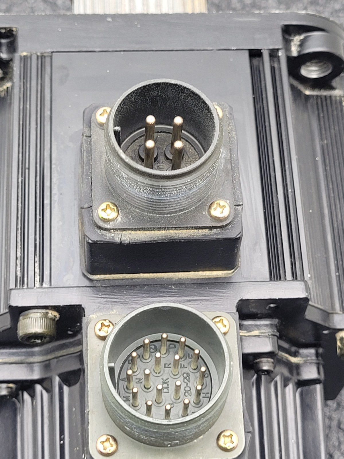 YASKAWA AC SERVO MOTOR SGMG-05V2AB 450W 1500RPM