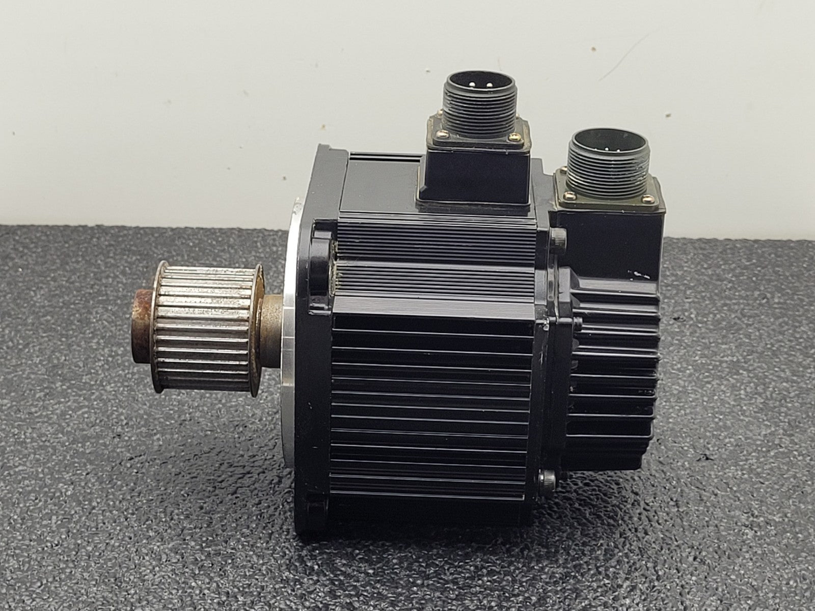 YASKAWA AC SERVO MOTOR SGMG-05V2AB 450W 1500RPM