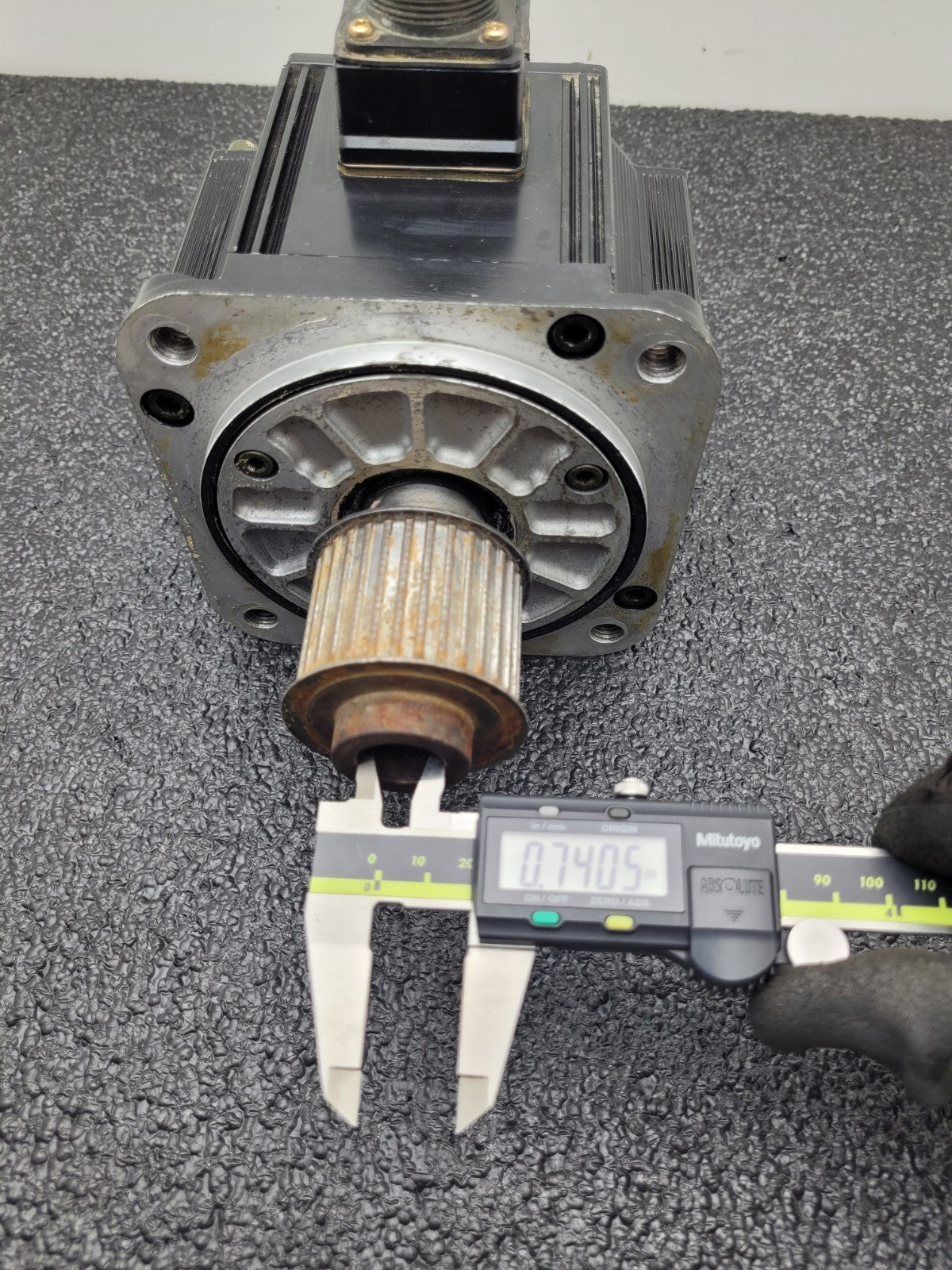 YASKAWA AC SERVO MOTOR SGMG-05V2AB 450W 1500RPM