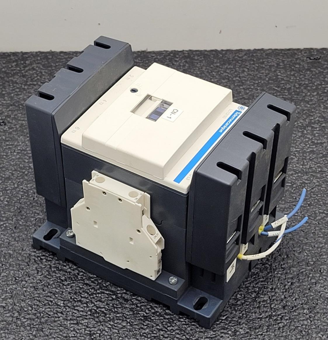 Telemecanique Contactor LC1D150 Aux Contact w/ LA9 D 115603/604 Lugs 24VDC Coil