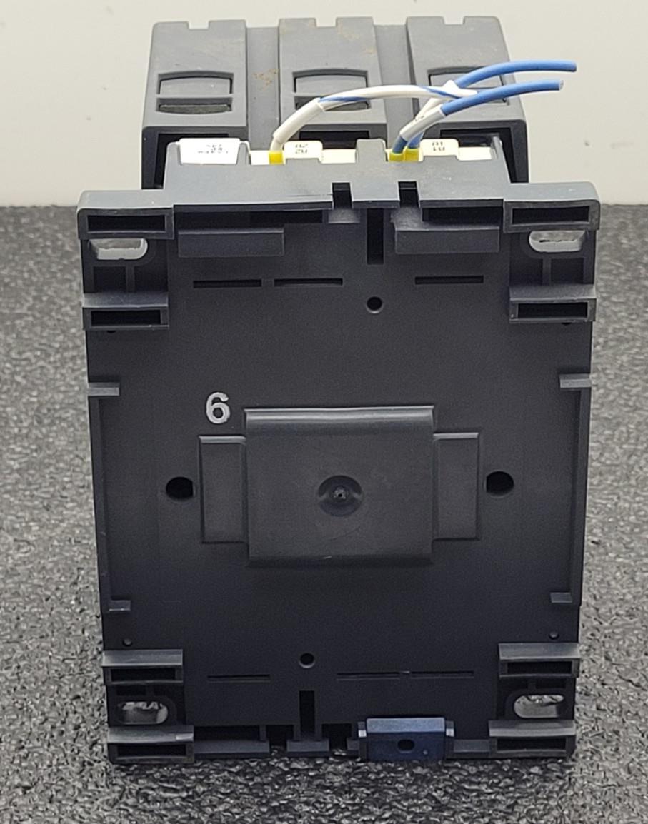 Telemecanique Contactor LC1D150 Aux Contact w/ LA9 D 115603/604 Lugs 24VDC Coil