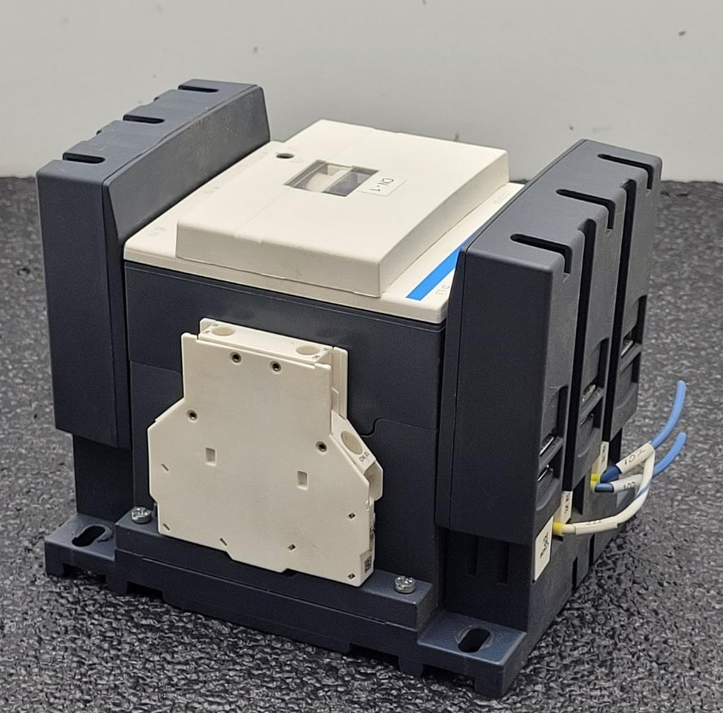 Telemecanique Contactor LC1D150 Aux Contact w/ LA9 D 115603/604 Lugs 24VDC Coil