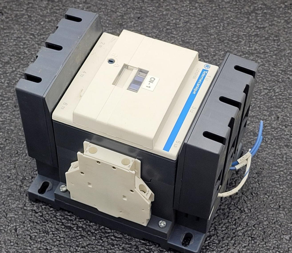 Telemecanique Contactor LC1D150 Aux Contact w/ LA9 D 115603/604 Lugs 24VDC Coil